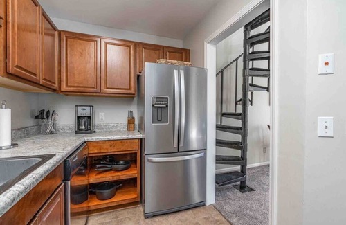Columbia Apartamento | ✨Gated ✨2 bed, 2 bath townhome close to downtown!