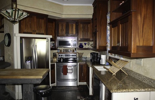 Kihei Villa | Gated 2-story beach house with big yard