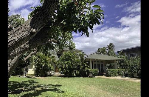 Kihei Villa | Gated 2-story beach house with big yard