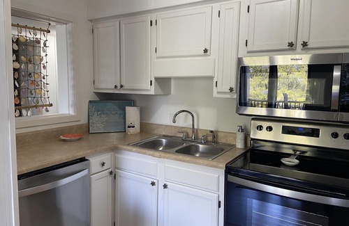 Folly Field Condominio | Gated Beachfront Resort Private Beach Access Elevator 2 Pools BeachBarPickleball