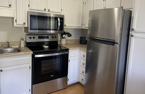 Folly Field Condominio | Gated Beachfront Resort Private Beach Access Elevator 2 Pools BeachBarPickleball