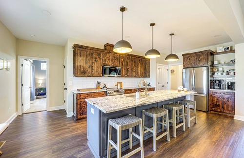Hickory Casa | Gated Community w/Perks: North Carolina Hideaway