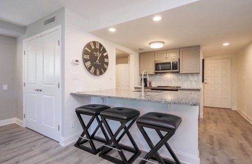 Sawgrass Condominio | Gated community, private beach access, renovated condo!!