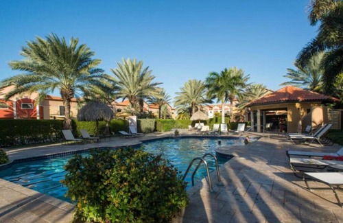 Gold Coast Apartamento | Gated Community Close to Famous Beaches