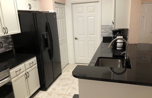 North Naples Condominio | Gated community in the center of everything beautiful resort style pool spa gym
