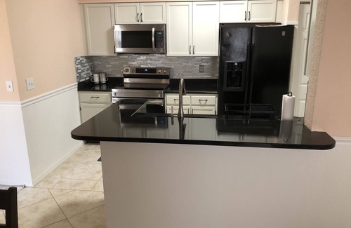 North Naples Condominio | Gated community in the center of everything beautiful resort style pool spa gym