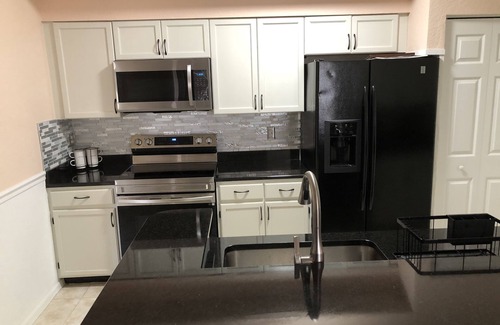 North Naples Condominio | Gated community in the center of everything beautiful resort style pool spa gym