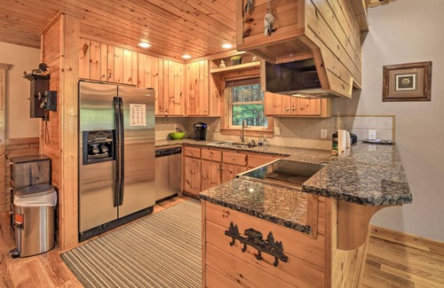Sparta Cabina | Gated Community w/ Perks: Cozy Sparta Cabin!