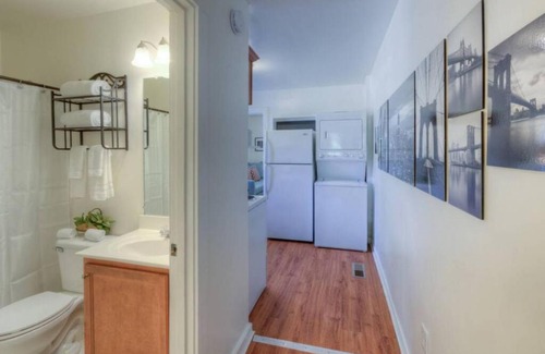 Midtown Apartamento | Gated Cottage Walking Distance to Overton Square