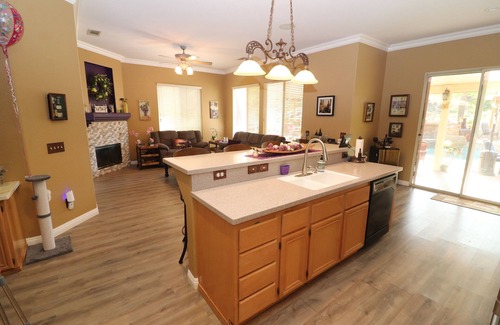 Perris Casa | Gated Country Vineyard Estate w 3br/2ba, office and pool