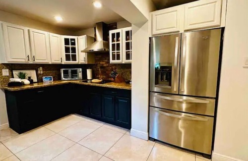 Northeast Coconut Grove Casa | Gated Home near Brickell - Sleeps 10!