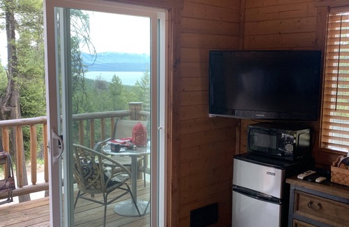 Somers Cabina | Gated Luxury Queen Bed Cottage Sleeps 2 Air Conditioning Kitchenette EV Charger