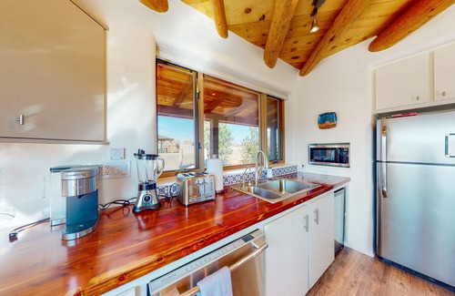 Taos Casa | Gated mountain-view gem with tennis, labyrinth, rooftop bar, private hot tub