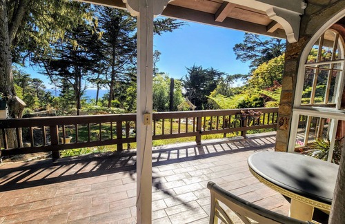 Carmel Highlands Villa | GATED, PRIVADO, UN ACRE POR EL MAR