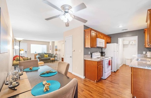 Visalia Apartamento | Gated, Quiet Walk to Med Cntr, Downtown, Value for Long Stays