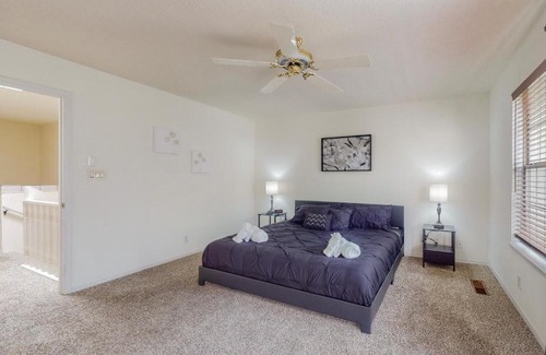 Northeast Heights Casa | Gated Townhome with 2 Master Suites and Jetted tub