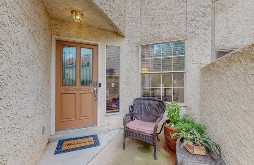 Northeast Heights Casa | Gated Townhome with 2 Master Suites and Jetted tub