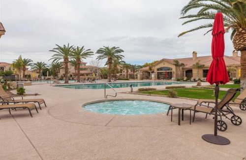 Mesa Casa | Gated townhouse with 2 suites, heated pool, hot tub