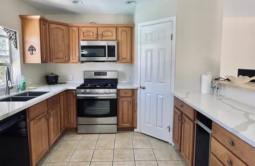 Thousand Oaks Villa | Gated villa with large size pool and open area