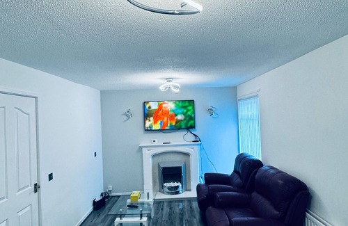 Newcastle-upon-Tyne Casa | Gateshead Gem - Modern 3 Bedroom House