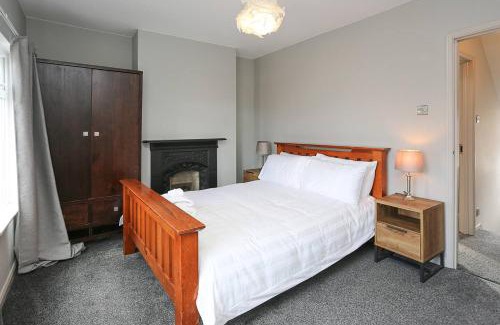 Belfast Casa | Gateway Abode Near City Centre W Street Parking