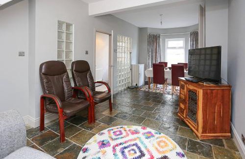 Belfast Casa | Gateway Abode Near City Centre W Street Parking