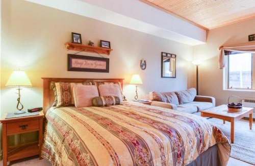 Mountain House Hotel | Gateway Studio Getaway