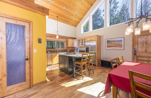 Sisters Cabina | Gateway to Ponderosa Pines-Sisters OR Cabin+Casita