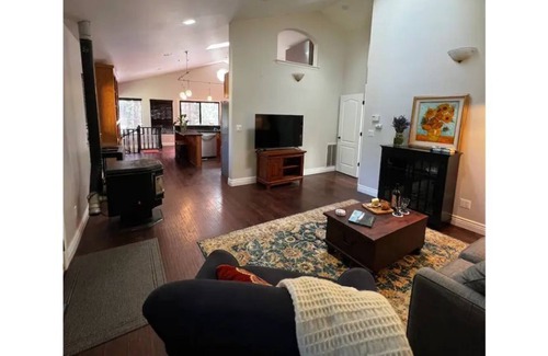 Chicago Park Casa | Gateway to Tahoe-Clavey Winery Cottage in the Sierra Foothills Wine Country.