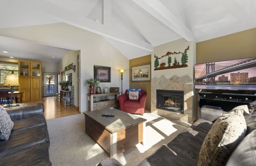 Estes Park Casa | Puerta de entrada al Wildside: condominio de estilo rústico cerca del Parque Nacional Rocky Mountain. - EV # 3453