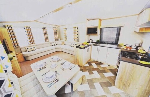 Knaresborough Casa | Gateway to the Yorkshire Dales a Luxurious 2 bedroom Motorhome sleeps 4