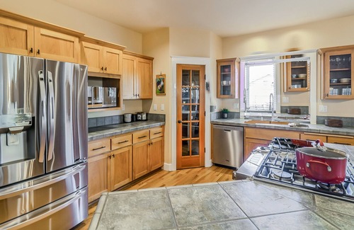 Mountain View District Casa | Gather! A Welcoming Home - King Beds - Pool Table!