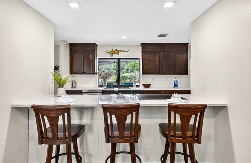 Seffner Community Alliance Casa | “Gather & Splash” – 3BR Pool Home w/Hot Tub