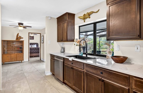 Seffner Community Alliance Casa | “Gather & Splash” – 3BR Pool Home w/Hot Tub