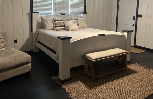 Little Rock Casa | Gathering Friendly Poolhouse