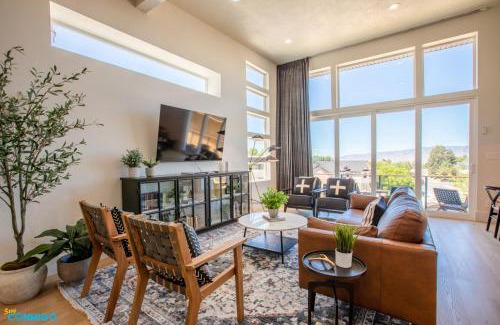 Lakeview Casa | Gathering Place Hot Tub Game rooms