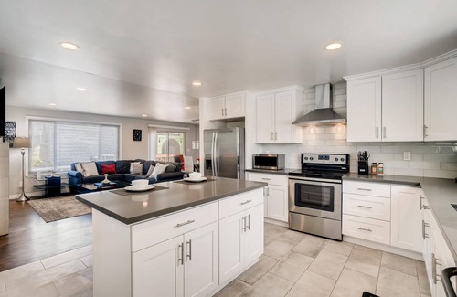 Richmond Highlands Casa | Gathering Spot 🌠 Roomy, Designer 6 BD / 2 BA Home