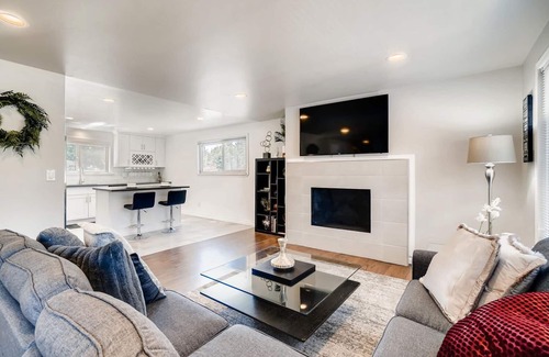 Richmond Highlands Casa | Gathering Spot 🌠 Roomy, Designer 6 BD / 2 BA Home