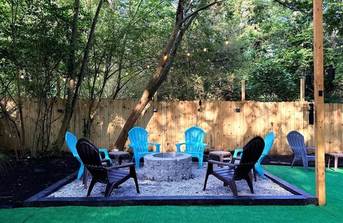 East Point Casa | Spacious Family-Friendly Atlanta Vacation Home, Backyard Near Downtown & Airport