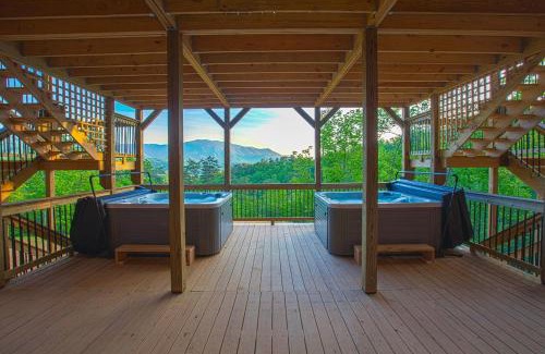 Pittman Center Casa | Gatlinburg Mansion Cabin