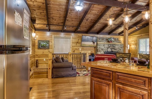 Chalet Village Cabina | Gatlinburg Views A Unique Cabin Mountain Views Expansive Decks Adjacent To Gatlinburg & Ski Lodge 1 Bedroom Cabin by RedAwning
