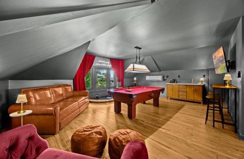 Cherokee Triangle Casa | Gatsby House Luxe 3BR Game Room Hot Tub