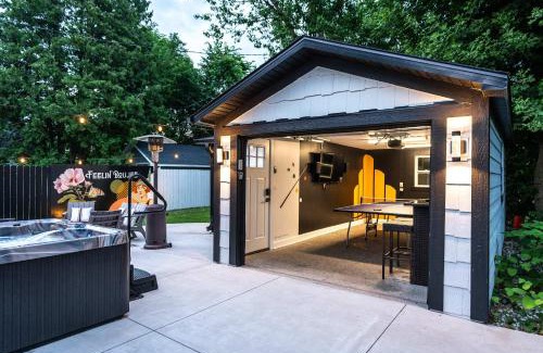 Lake Geneva Casa | Gatsby Theme Near Downtown with Hot Tub & Game Room