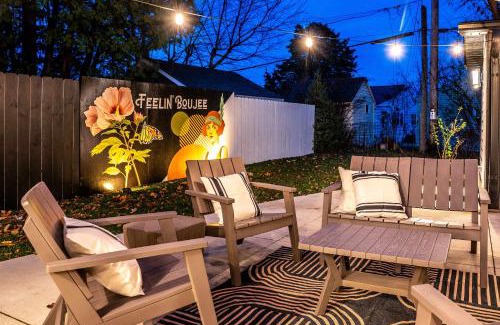 Lake Geneva Casa | Gatsby Theme Near Downtown with Hot Tub & Game Room