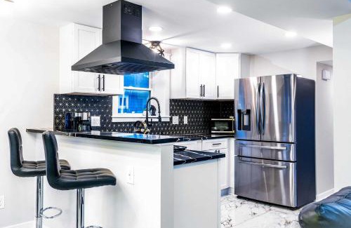 Lake Geneva Casa | Gatsby Theme Near Downtown with Hot Tub & Game Room