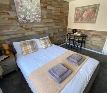 Horley Casa | Gatwick Deluxe En-suite Rooms