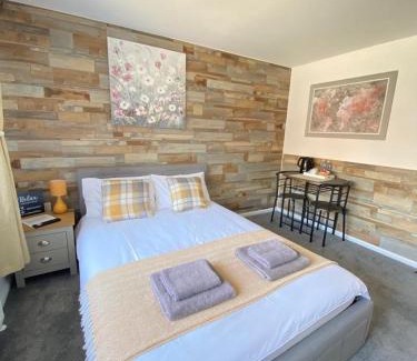 Horley Casa | Gatwick Deluxe En-suite Rooms
