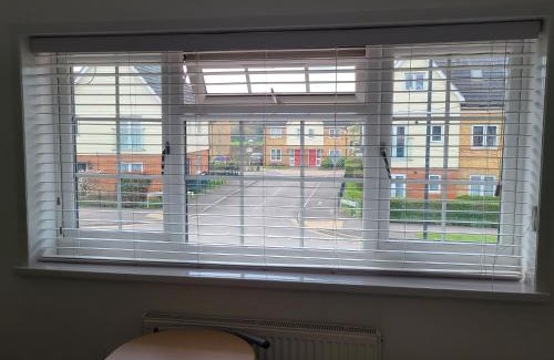 Crawley Casa | GATWICK ROOMs-TRAVEL SERVICE-AIRPORT PARKING