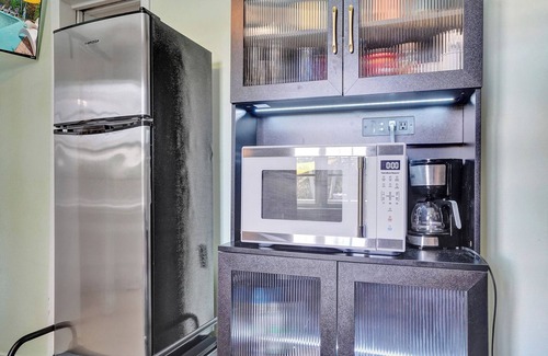 Coral Heights Casa | GAY guesthouse-heated Poolside Pleasure- GAY MENS- clothing opt-2miles to Wilton