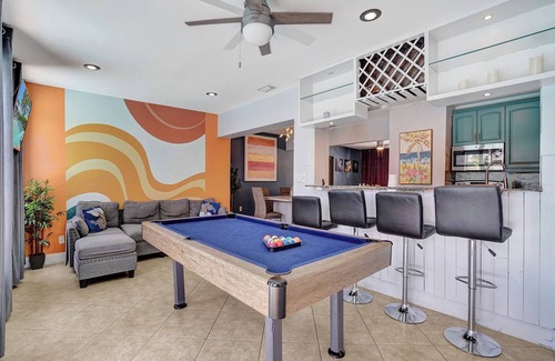 North Corals Casa | GAY mens heated pool guesthouse/clothing optional w/ game room 10min from Wilton